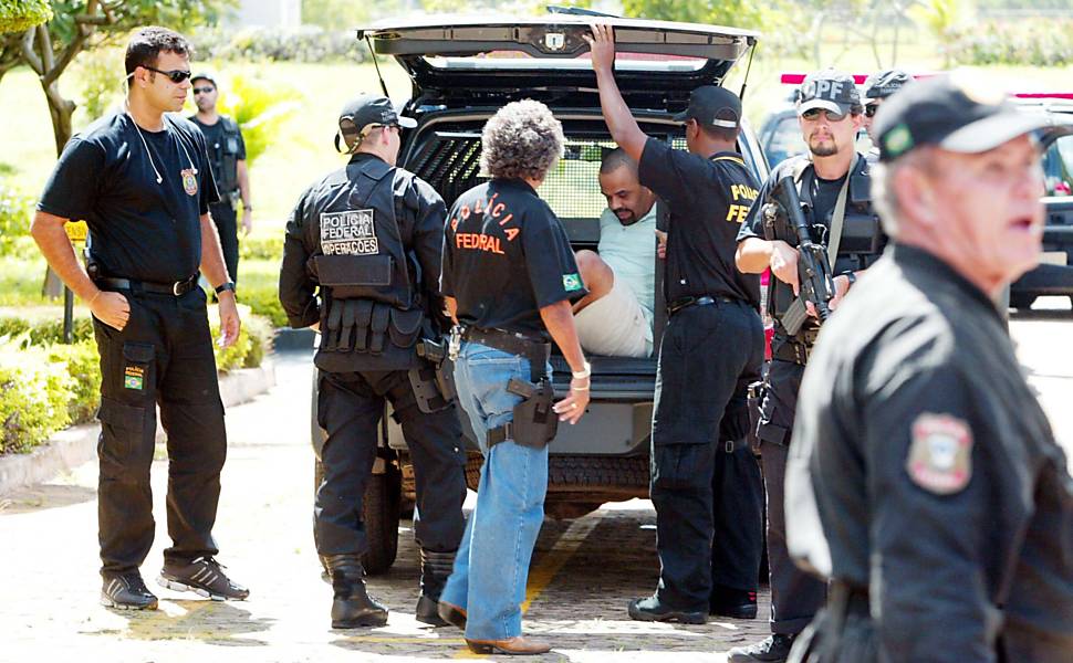 Fernandinho Beira-Mar chegando na superintendência da Policia Federal, em Brasília