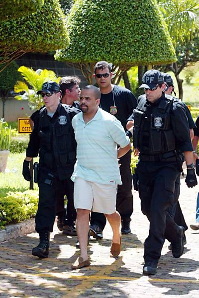 Fernandinho Beira-Mar chegando na superintendência da Policia Federal, em Brasília