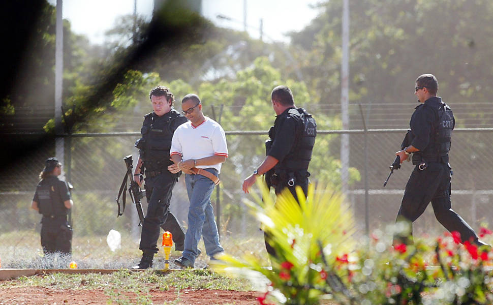 Fernandinho Beira-Mar chegando na superintendência da Policia Federal, em Brasília