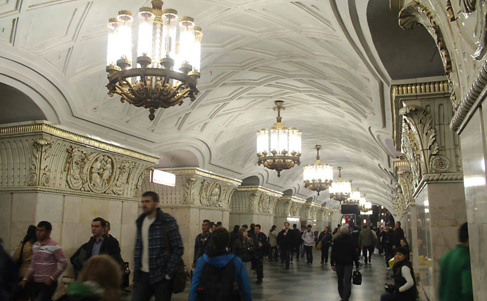 'Palácio subterrâneo', metrô de Moscou completa 80 anos