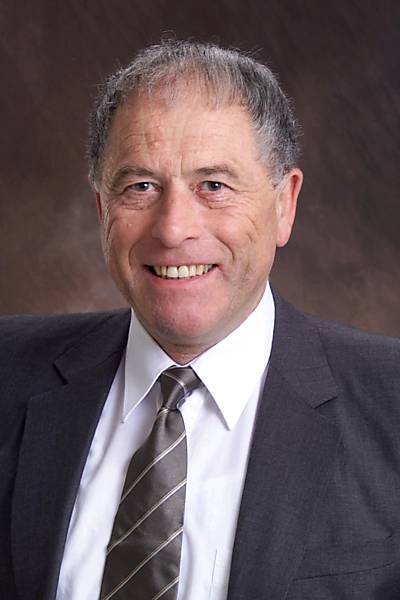 <b>KURT WÜTHRICH, 76, biofísico suíço</b> Ganhou o Nobel de Química em 2002 após desenvolver técnicas para o estudo de macromoléculas (como proteínas), o que pode permitir a criação de drogas mais específicas. Ele também é bacharel em esporte. <i>"Não tem de haver uma corrida pelo prêmio Nobel. Você tem que trabalhar porque acha divertido, porque tem interesse e curiosidade."</i>
