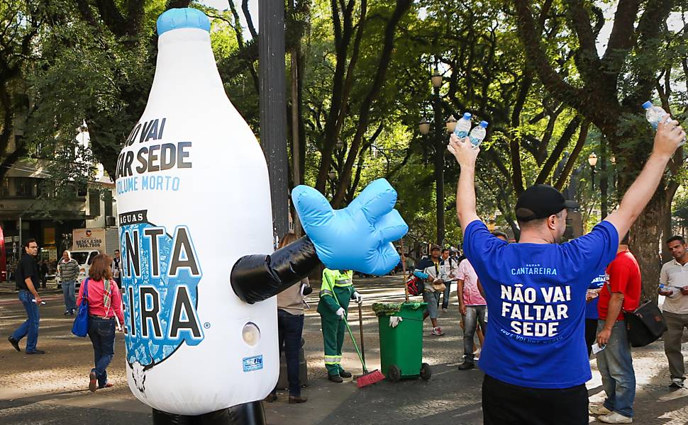Greenpeace protesta contra Alckmin e crise da água em SP