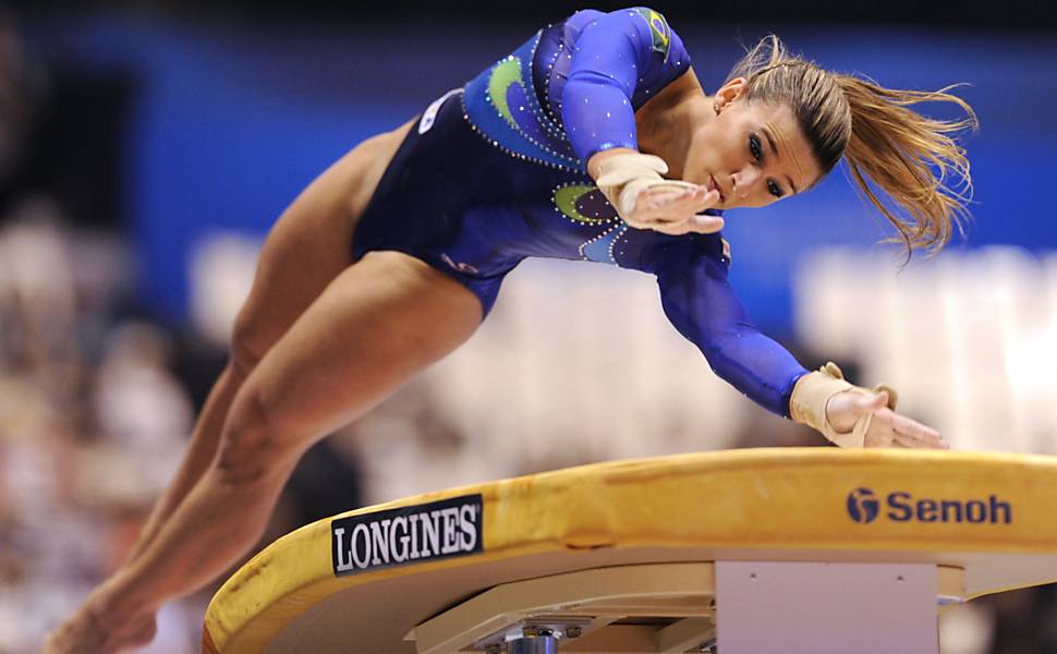 Simone Biles faz história na primeira jornada das eliminatórias do Campeonato  Mundial de Ginástica Artística