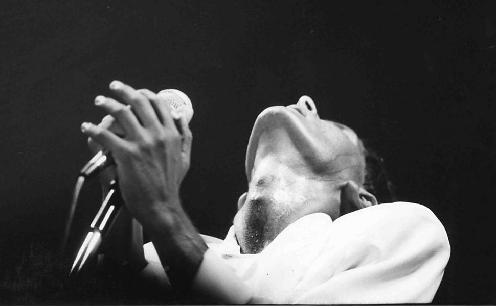 O cantor Cazuza durante show em 1988.