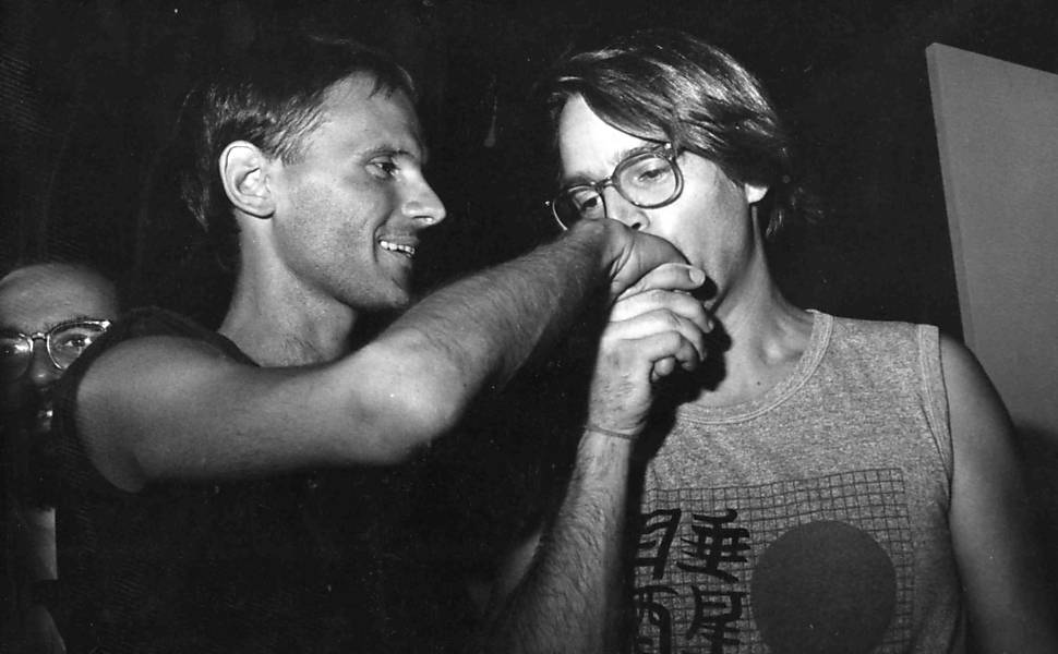 SP, BRASIL, 07-12-1988: O cantor Cazuza e o diretor Tadeu Jungle, em 1988.