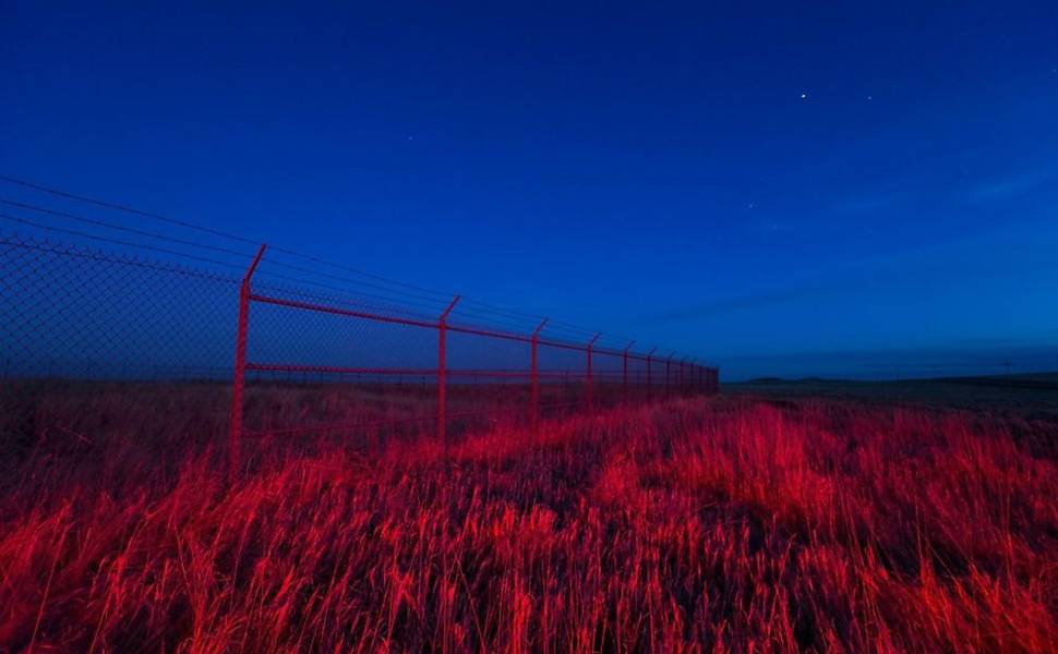 O mato tomou o antigo campo de lançamento de um míssil balístico intercontinental Minuteman em Wall, Dakota do Sul. Tudo que resta da instalação de lançamento do míssil de 1,3 megaton é uma cerca de arame farpado ao redor de um campo vazio