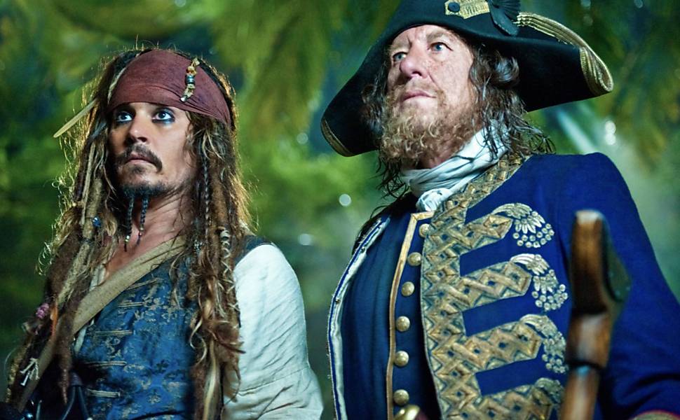 Oi?! Johnny Depp faz imitação de Jack Sparrow em julgamento contra Amber  Heard - CinePOP