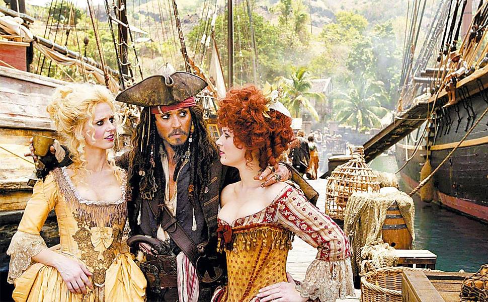 Oi?! Johnny Depp faz imitação de Jack Sparrow em julgamento contra Amber  Heard - CinePOP