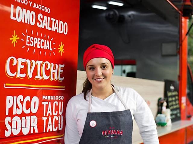 Antes de ganhar ponto fixo, La Peruana era food truck; veja fotos da época