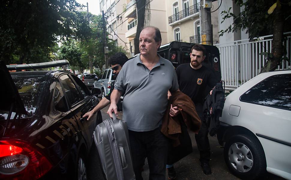 02.jul.2015 - O ex-diretor internacional da Petrobras, Jorge Zelada, é preso na 15ª fase da Operação Lava Jato sob a suspeita de envolvimento em crimes de corrupção, fraude em licitações, desvio de verbas públicas, evasão de divisas e lavagem de dinheiro
