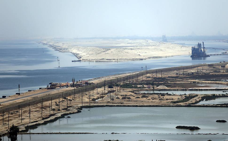 Abertura do novo canal de Suez
