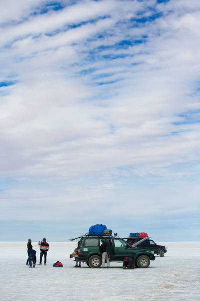 Turistas passeiam pelo Salar de Uyuni, na Bolívia; área é uma das principais atrações turísticas da América do Sul
