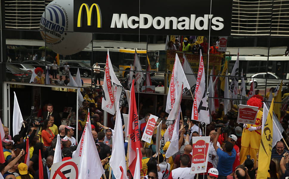 Protesto por direitos trabalhistas no McDonalds em 2015