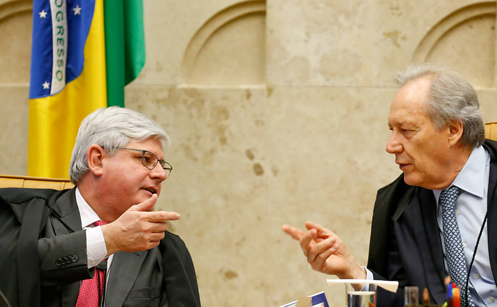Rodrigo Janot, procurador-geral da República, e Ricardo Lewandowski,  presidente do STF (Supremo Tribunal Federal), durante julgamento da descriminalização do porte de drogas
