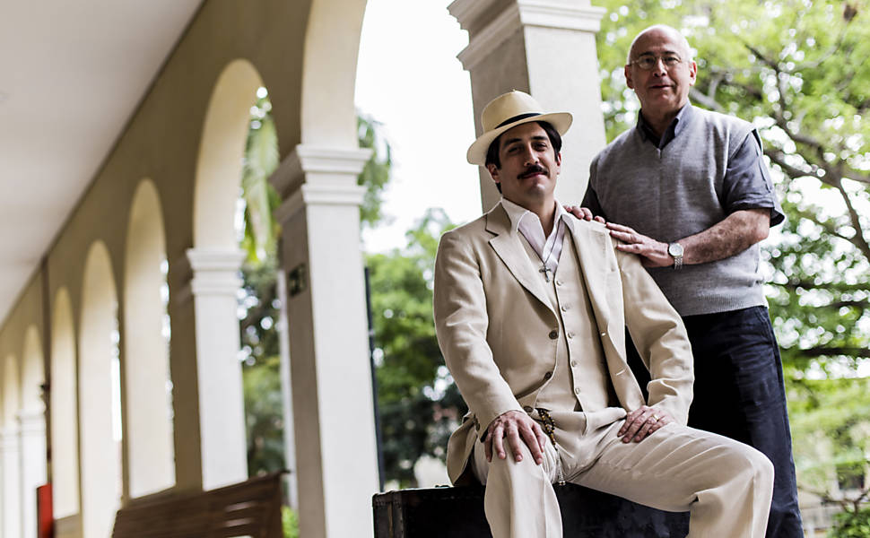 "Eles se emocionam e dizem que essa é também a vida deles. Isso mostra o quanto a histórias dos imigrantes é universal", diz Mossri, que fica em cartaz com a peça até 27 de setembro no Teatro Livraria da Vila do Shopping Pátio Higienópolis