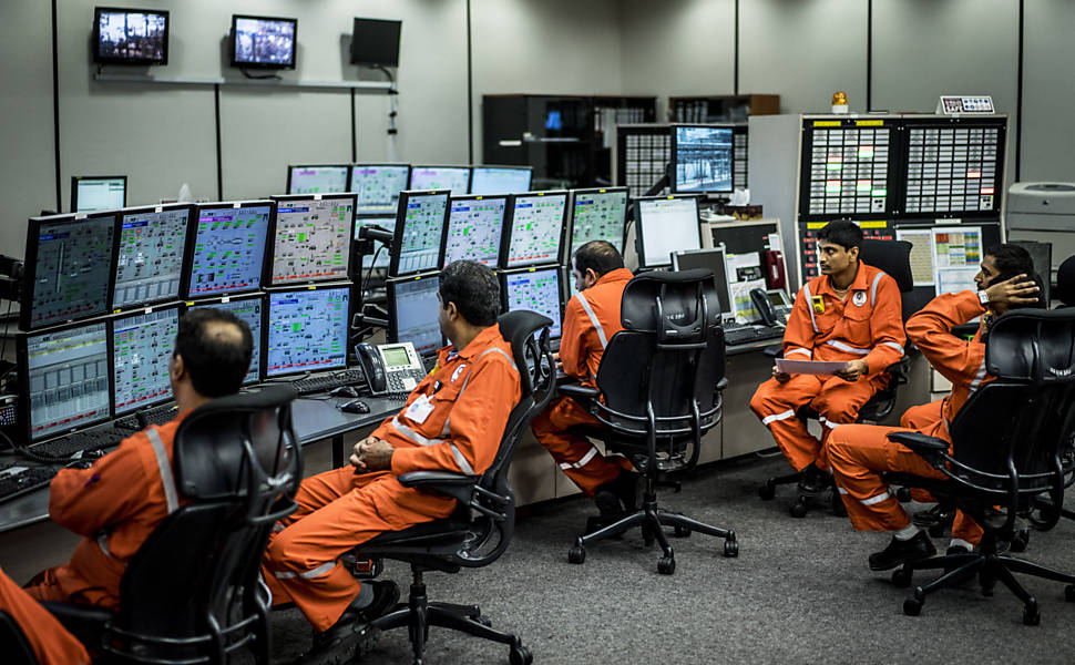 A principal sala de controle para operações com gás natural liquefeito, no porto de Ras Laffan, no Qatar