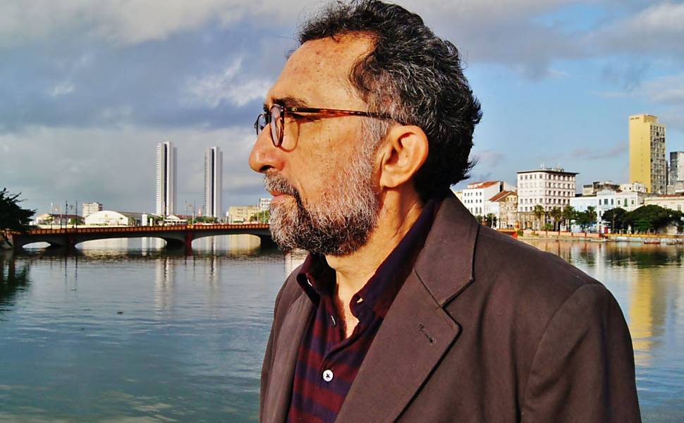 Ronaldo Correia de Brito, autor de 'Estive Lá Fora'