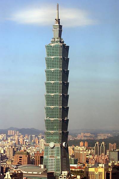 Edifício Taipei 101 (Taiwan): Com 101 andares, o Taipei Financial Center possui mais de 3.400 dispositivos de controle que desligam o ar-condicionado quando um ambiente está vazio. A economia de energia é estimada em US$ 700 mil anuais