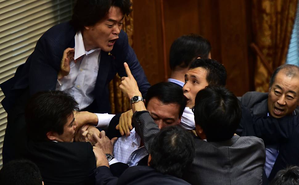 Briga no Senado do Japão