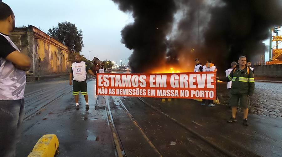 Portuários entram em greve no Porto de Santos