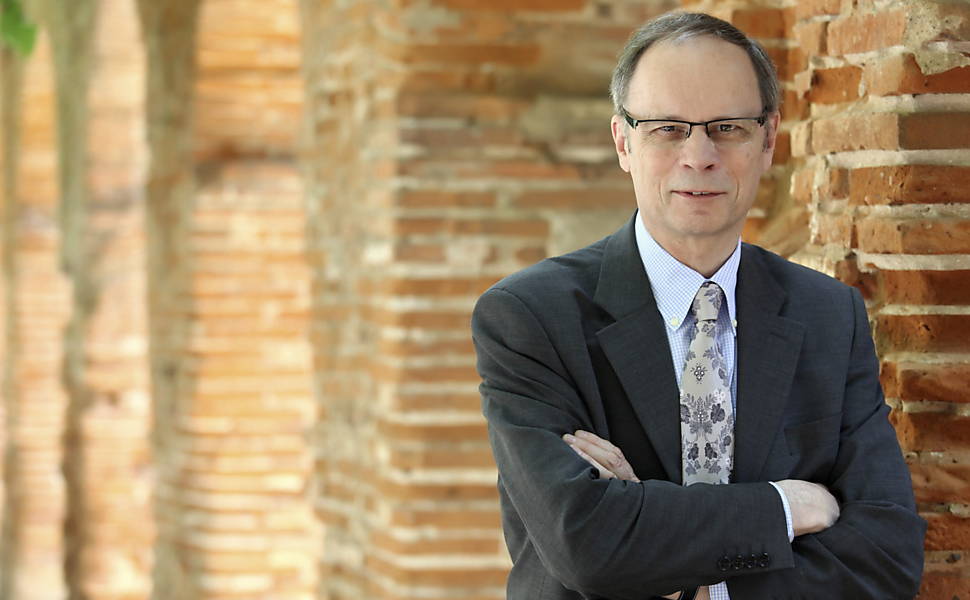 Francês Jean Tirole, da Universidade de Toulouse, venceu o Nobel de 2014 com seu estudo do poder de grandes corporações como o Google; para ele, incentivos e proteção de mercado não funcionam bem em longo prazo para essas empresas