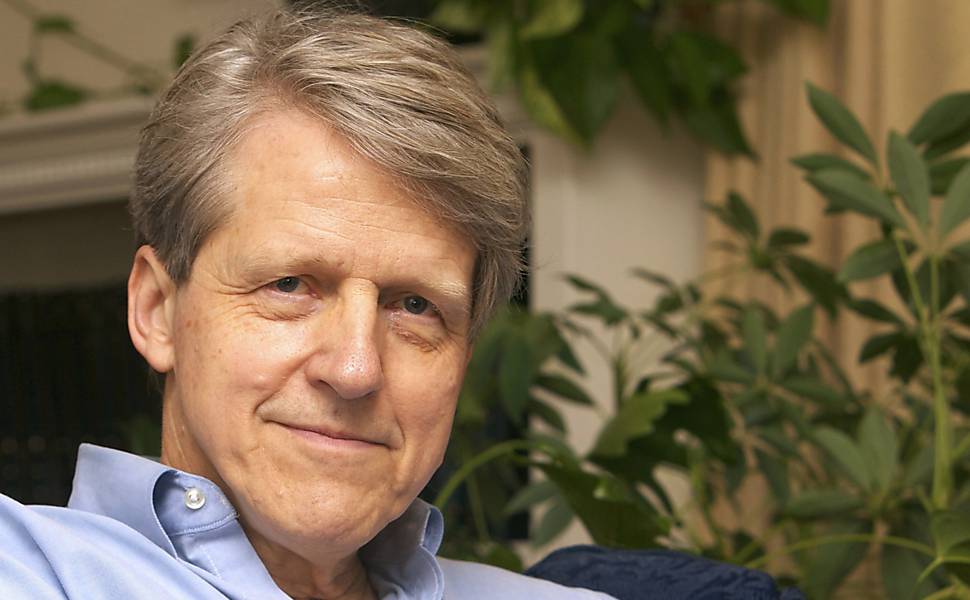 Robert Shiller, professor da Universidade Yale na época do prêmio, é parte do trio vencedor de 2013 por estudos de análise sobre preços de ativos, como ações e títulos