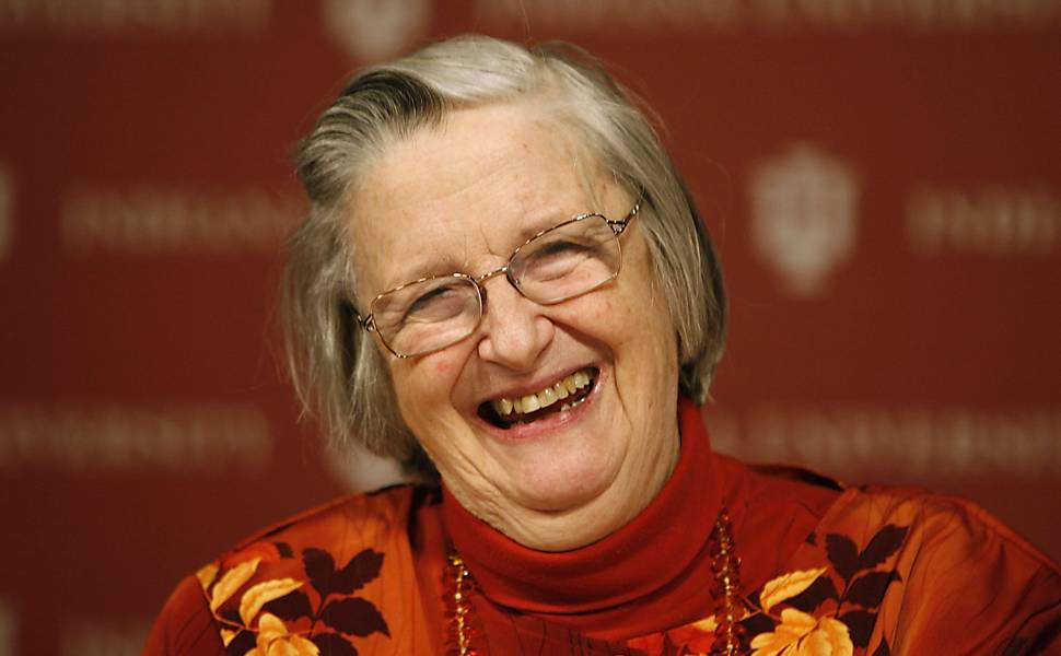 Americana Elinor Ostrom, da Universidade de Indiana, venceu o prêmio em 2009, com um trabalho que mostrou como copropriedades podem ser administradas com eficácia por associações de usuário; Oliver Williamson, da Universidade da Califórnia em Berkeley, também venceu em 2009 com teoria sobre resolução de conflitos entre corporações
