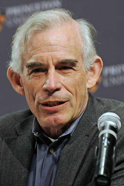 Christopher Sims, da Universidade Princeton, conquistou o Nobel em 2011 com trabalho que estudou as relações de causalidade entre a política econômica e variáveis macroeconômicas como o PIB (Produto Interno Bruto), a inflação, o emprego e os investidores