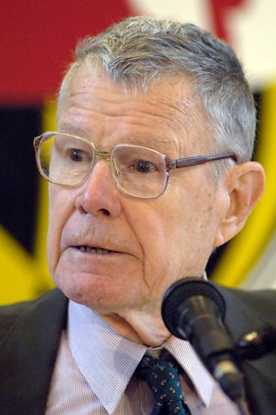 Americano Thomas Schelling, da Universidade de Maryland (EUA), conquistou o Nobel em 2005 com seu trabalho na teoria dos jogos ---método matemático para a análise de situações em que dois ou mais jogadores -sejam eles pessoas, países ou empresas--- interagem entre si