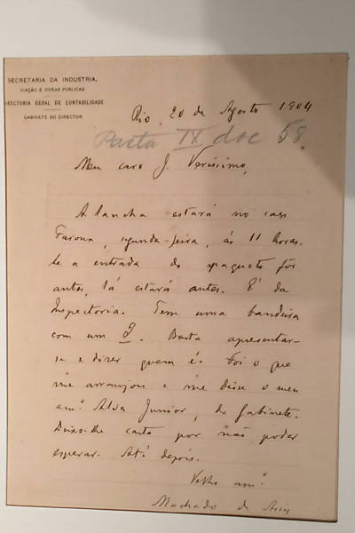 Entre as fotografias encontradas de Machado de Assis, chamou a atenção dos pesquisadores uma imagem em rara posição frontal, tirada quando o escritor tinha cerca de 50 anos.