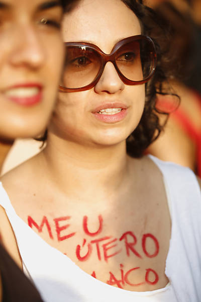 Grupo de mulheres realiza um protesto contra o Projeto de Lei 5069/13, que, entre outras medidas, dificulta o aborto legal e restringe a venda de medicamentos abortivos no país