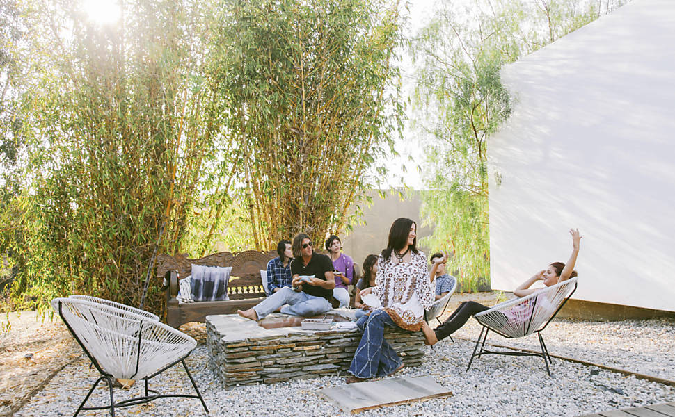 Roll, Piatt e filhos na casa deles em Calabasas, Califórnia