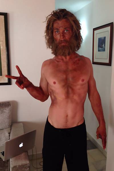 Como diretor de Thor convenceu Chris Hemsworth a aparecer pelado?