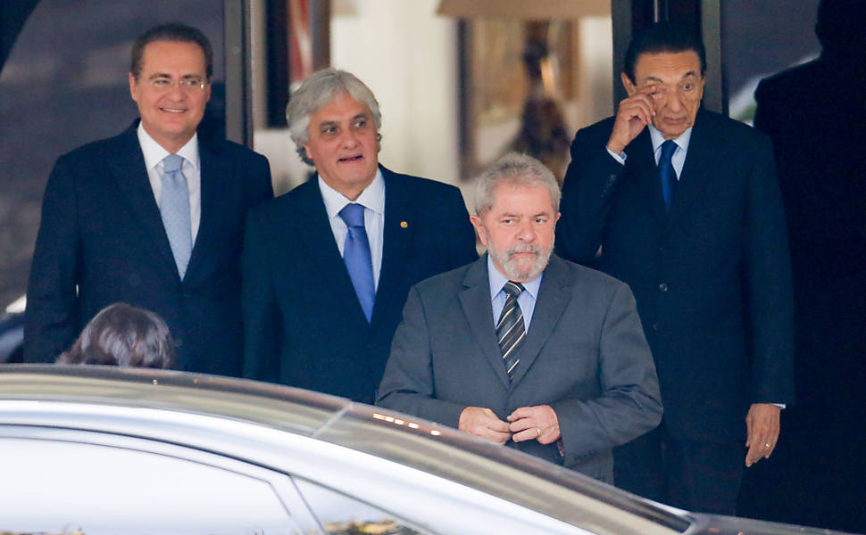 O presidente do senado federal senador Renan Calheiros (PMDB-AL) recebe para almoço o ex-presidente Lula, o líder do governo no senado, senador Delcídio Amaral (PT-MS), e o senador Edison Lobão (PMDB-MA), na residência oficial da presidência do senado