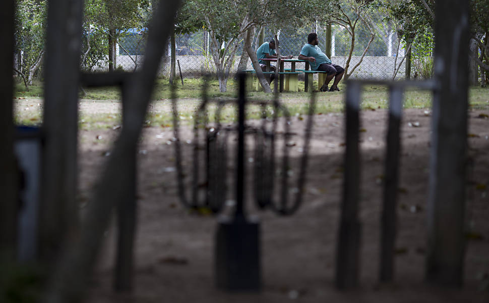 Turismo na praia da Regência (ES) é afetado pela lama tóxica que foi levada pelo rio Doce até o litoral capixaba