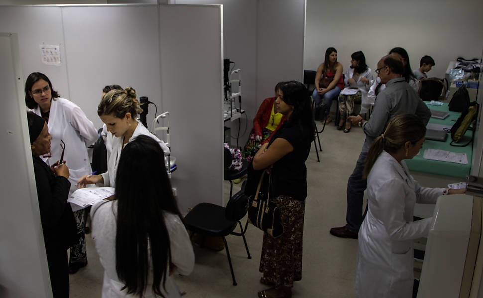 Pacientes aguardam atendimento no setor de plástica ocular do departamento de oftalmologia do Hospital São Paulo, vinculado à Unifesp.