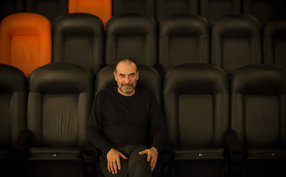 "O único lugar que não vai me jogar fora é o meu cantinho, que é o teatro", afirma Marco Ricca