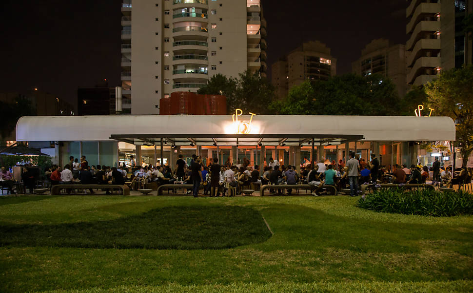 Poupatempo Sé - 02/10/2015 - Cotidiano - Fotografia - Folha de S.Paulo