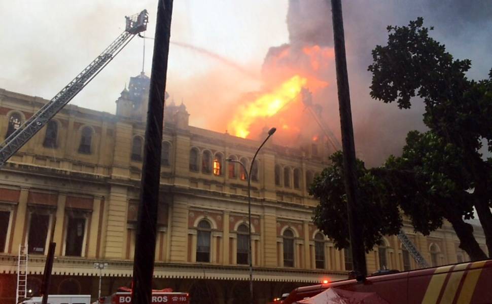 Incêndio atinge Museu da Língua Portuguesa