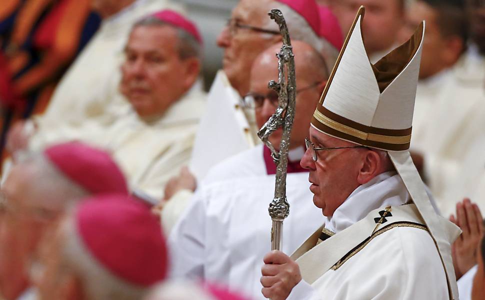 O papa Francisco celebra missa especial de Natal na basílica de São Pedro, no Vaticano