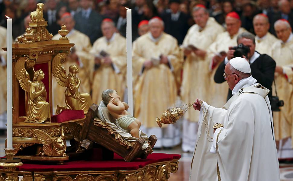 O papa Francisco celebra missa especial de Natal na basílica de São Pedro, no Vaticano