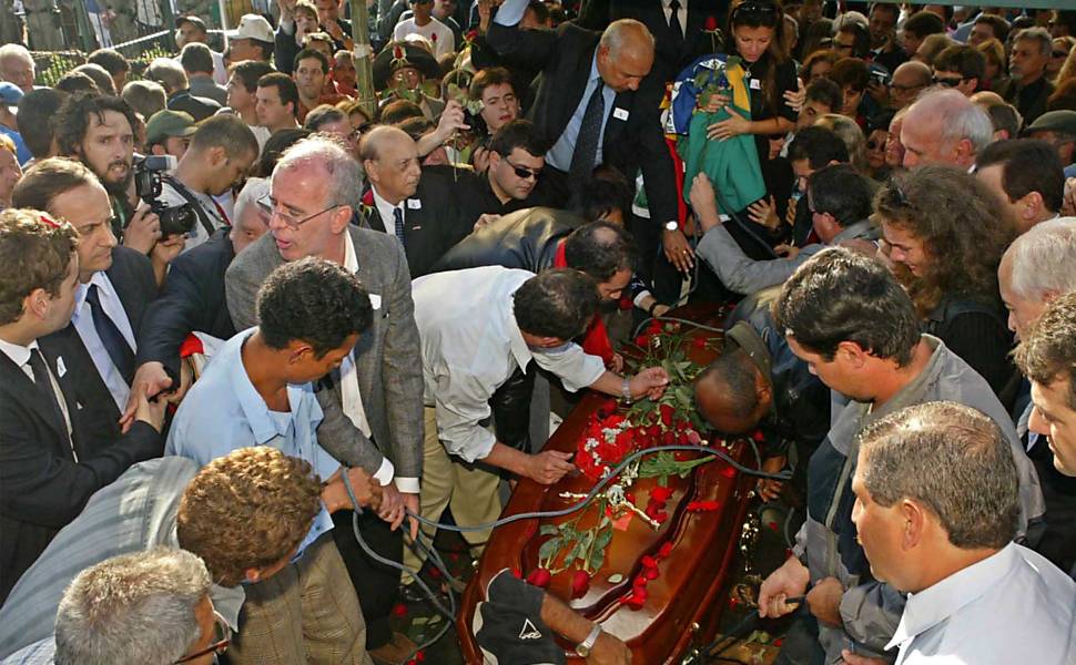 Enterro de Leonel Brizola, líder trabalhista morto em 2004