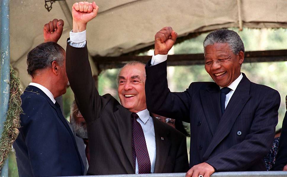 Brizola, então governador do Rio, com o líder sul-africano Nelson Mandela