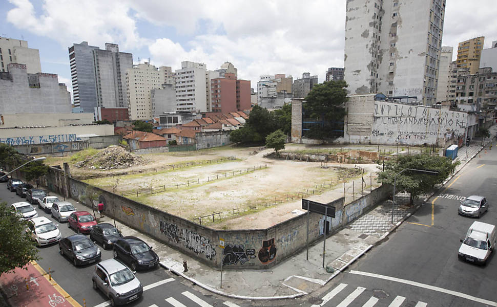 Construo de edifcios ao lado do Teatro Oficina