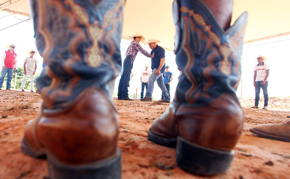 Peão de rodeios brasileiro sofre parada cardíaca no Texas - AcheiUSA