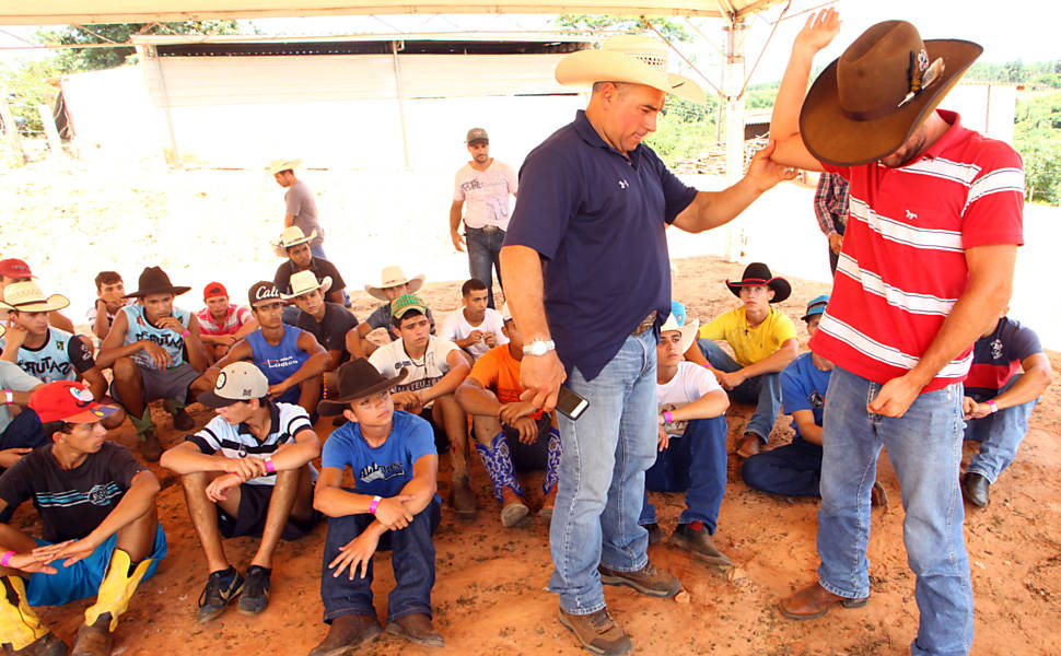Peão de rodeios brasileiro sofre parada cardíaca no Texas - AcheiUSA