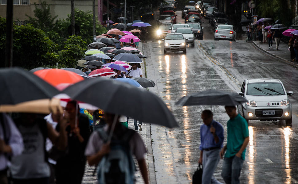 Poupatempo Sé - 02/10/2015 - Cotidiano - Fotografia - Folha de S.Paulo