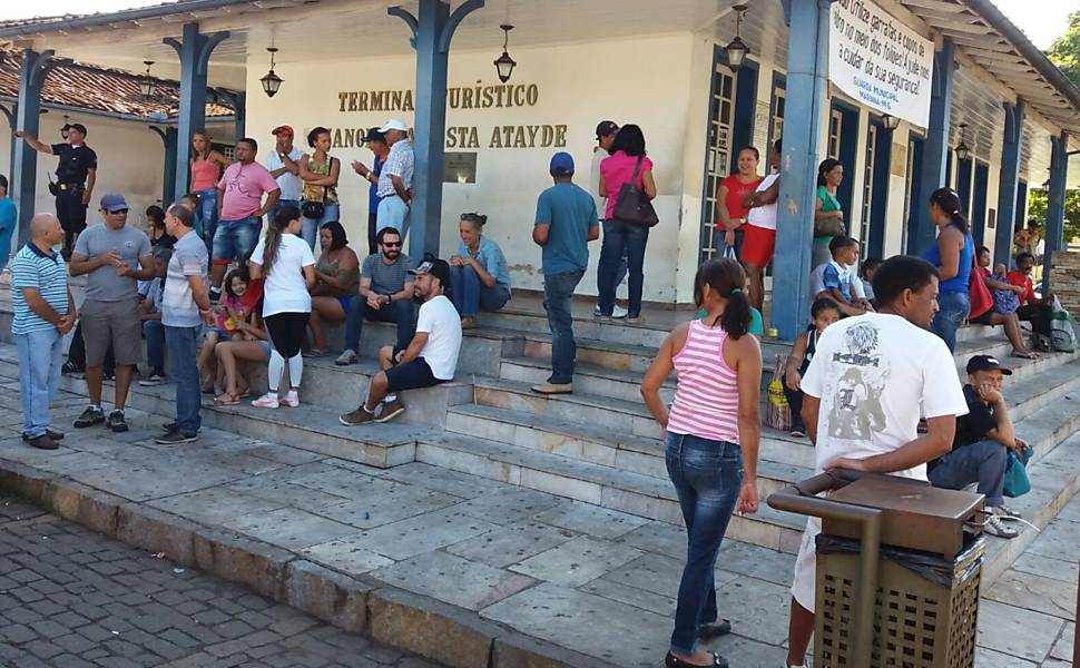 Ex-moradores de Bento Rodrigues se reúnem no terminal turístico de Mariana antes de visitarem Lavoura, uma das áreas de preferência do grupo para a reconstrução do subdistrito