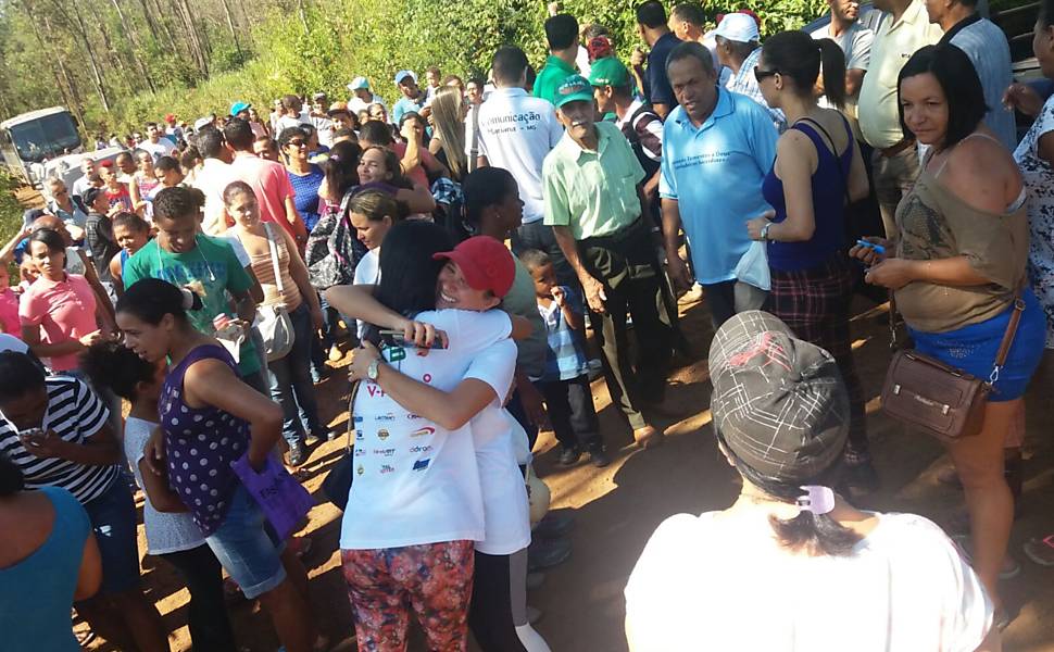 Ex-moradores de Bento Rodrigues visitam uma das áreas escolhidas em Mariana para receber nova vila