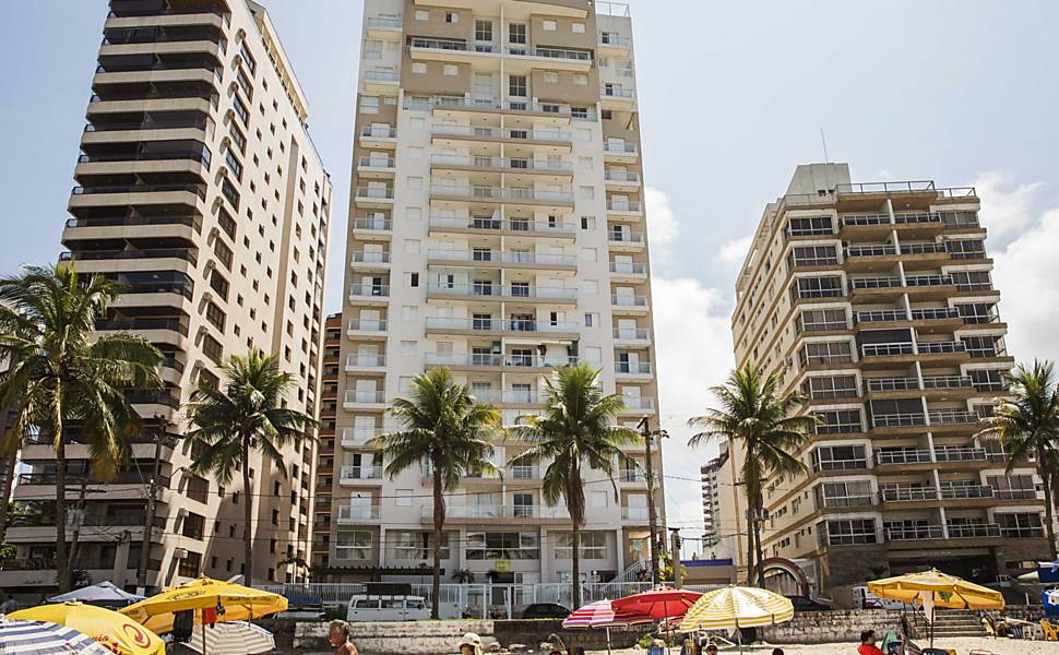 Fachada do prédio na praia das Astúrias, no Guarujá (litoral de São Paulo) onde um dos triplex do último andar seria de propriedade do ex-presidente Lula